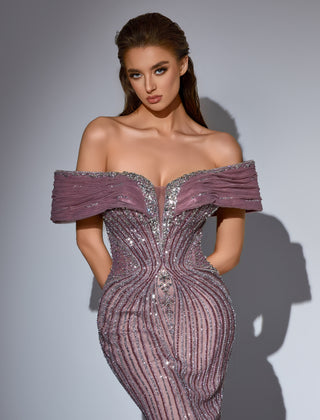 Woman in off-the-shoulder gown, 24ffa518ei9592368837031065df45f8