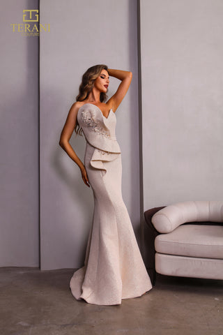 Elegant gown 251E4276_8, woman in strapless evening dress