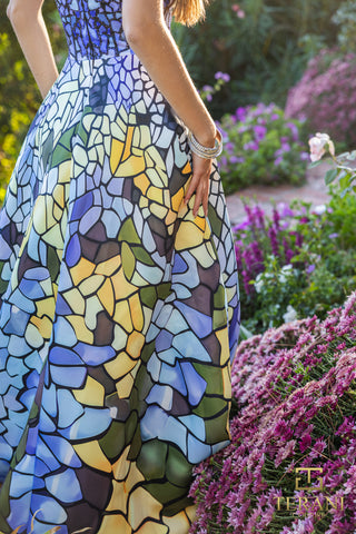 Woman in mosaic-patterned dress, 251P4147_1