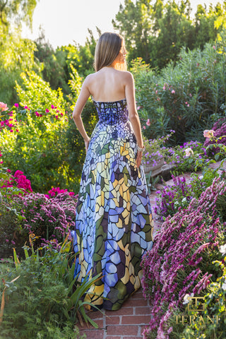 Woman in floral dress, 251P4147_3