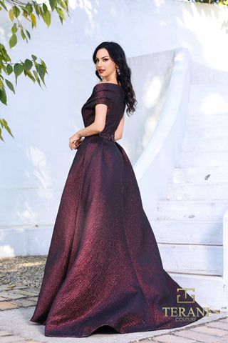 Woman in a burgundy evening gown, 252M5333_36