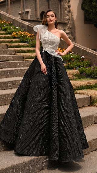 Elegant evening gown on steps, 6032-scaled