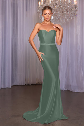Alexandra Fern in a green strapless formal gown