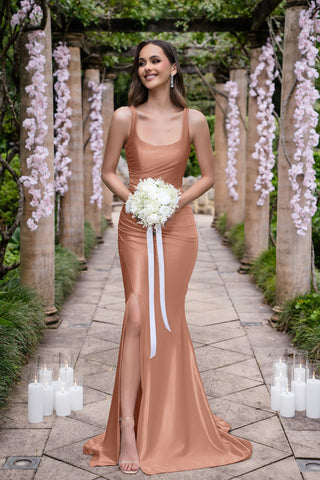 Isadora Desert Rose gown with bouquet