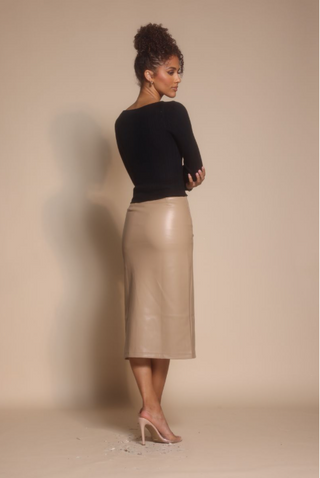 Woman in black top and leather skirt - Screenshot 2025-10-30