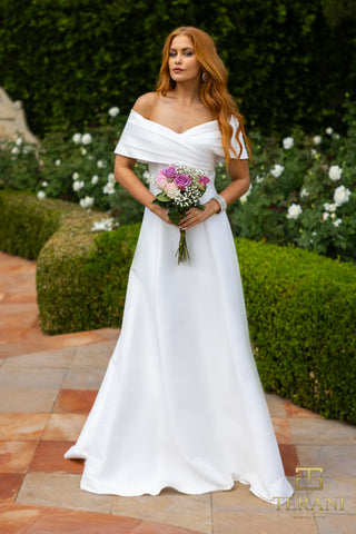 Ivory wedding dress 2112M5404 with bouquet