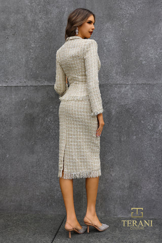 Woman in tweed skirt suit, 252C5020_64