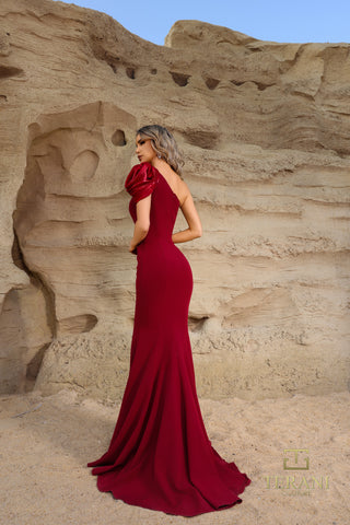 Woman in red dress, 252E5514_62