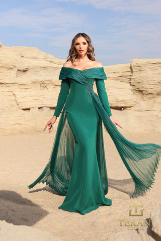 Woman in green gown, 252M5316_2