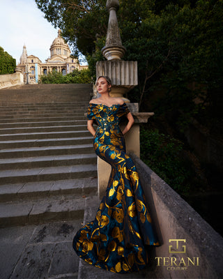 Elegant gown on stairs, 261E6273_2