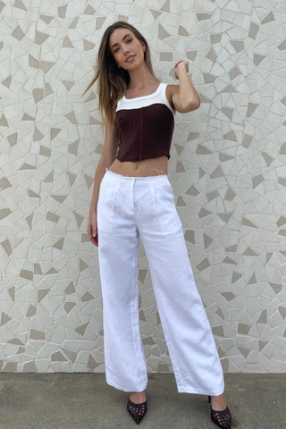 Agolde woman in white pants and brown top