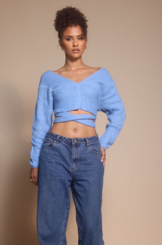 Blue crop sweater and jeans - Screenshot 2025-10-30